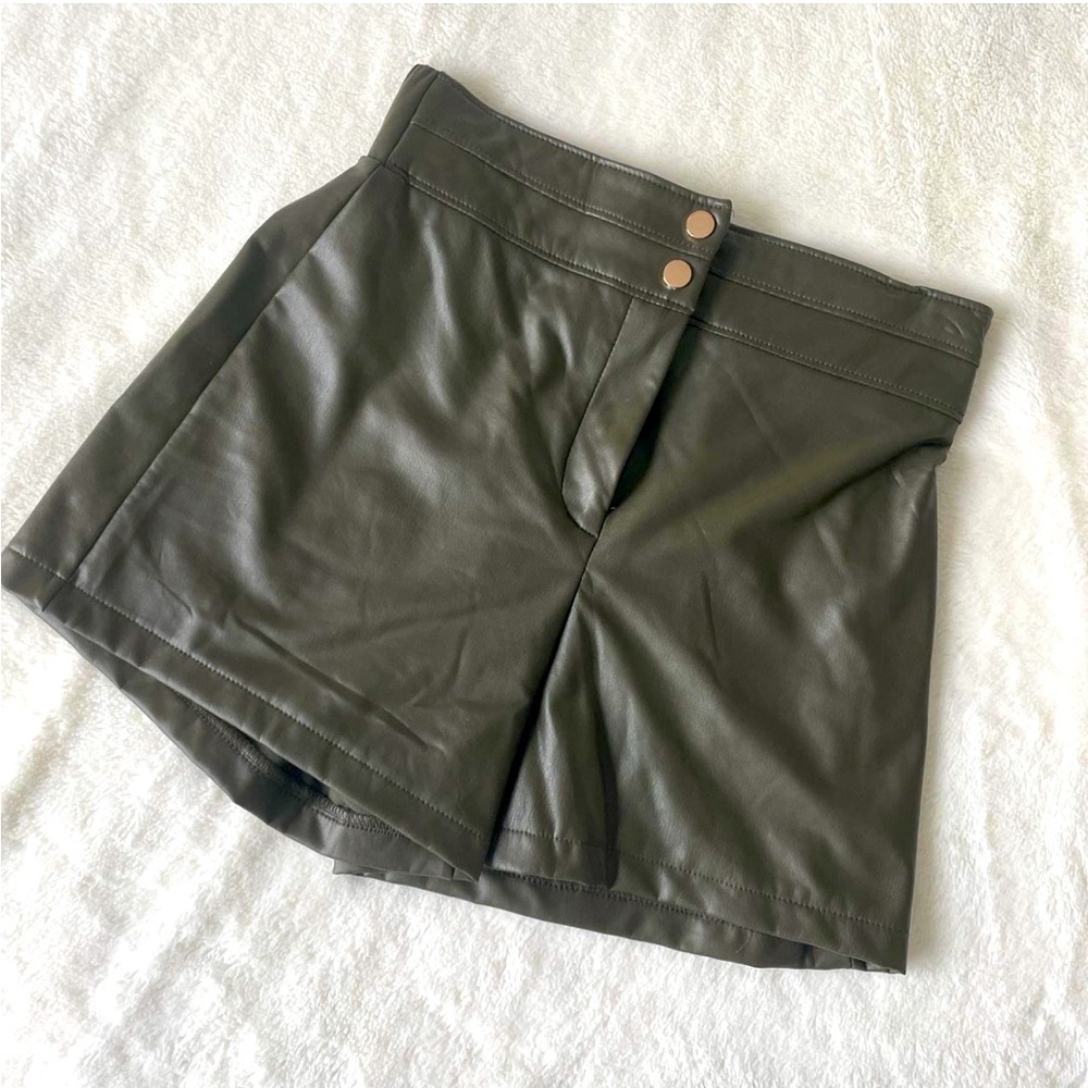 Active Wear Olive Green Leather Shorts – Effortlessly Chic